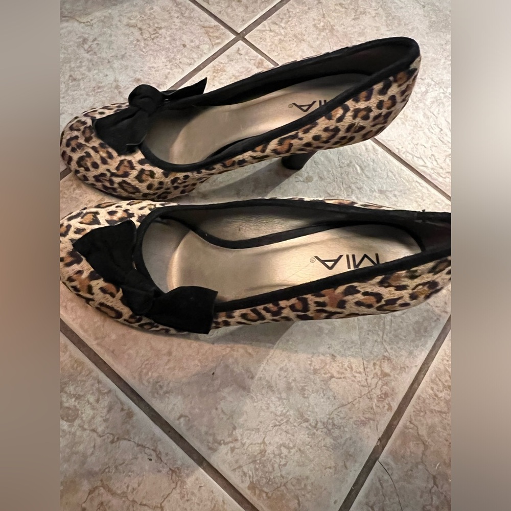 Y2K Leopard Print Heels with Bow Size 8 MIA